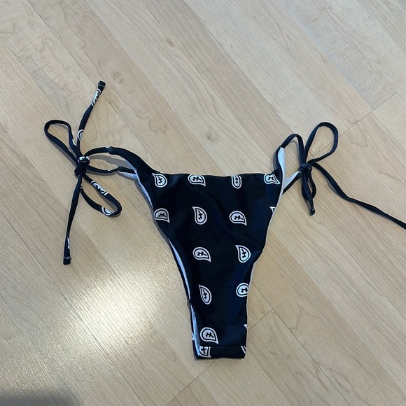 NWT SHEIN Bikini Bottom Size Large - Picture 3 of 3